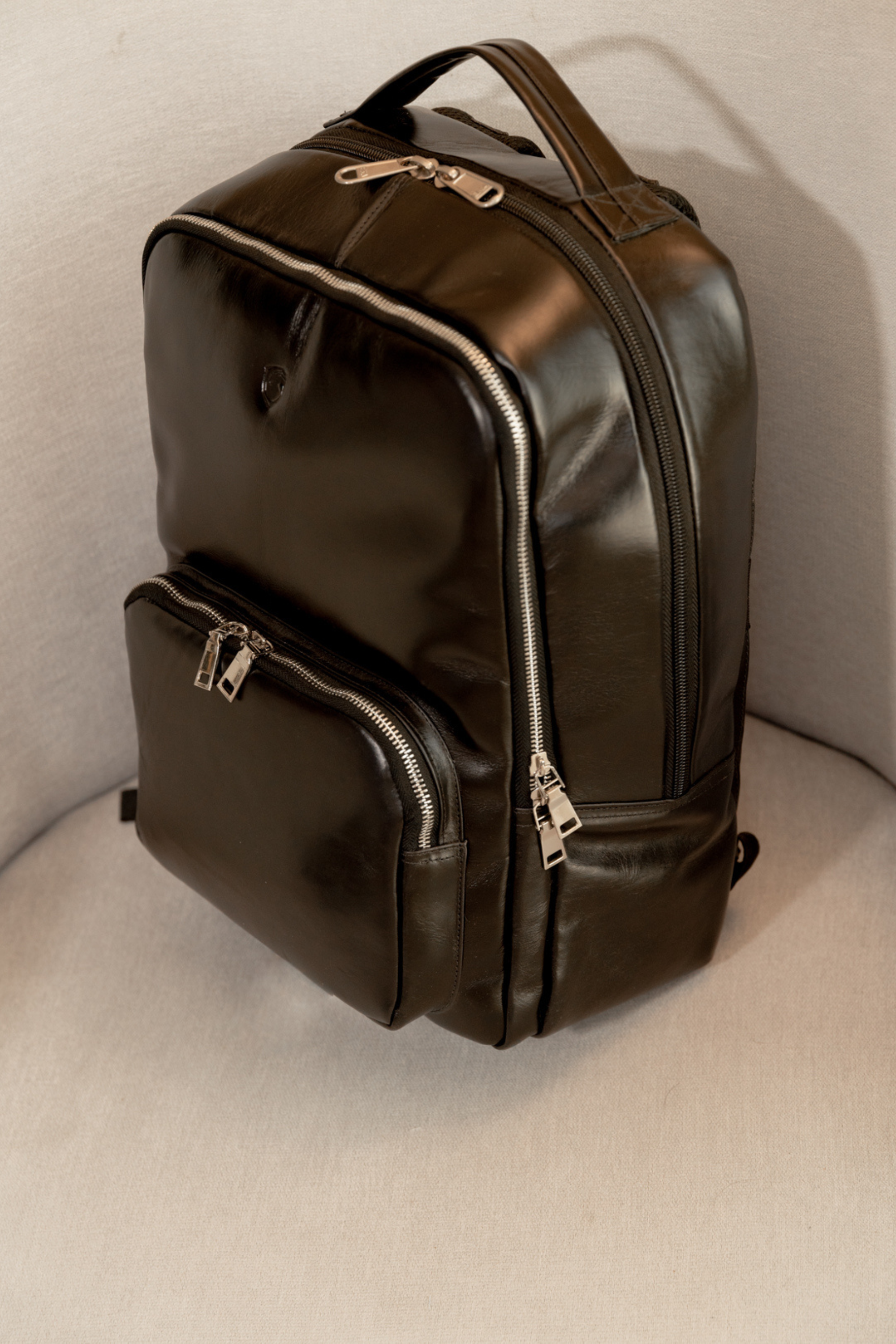 WALLACE MULTIFUNCTIONAL BACKPACK IN HONEY LEATHER | LUXERO