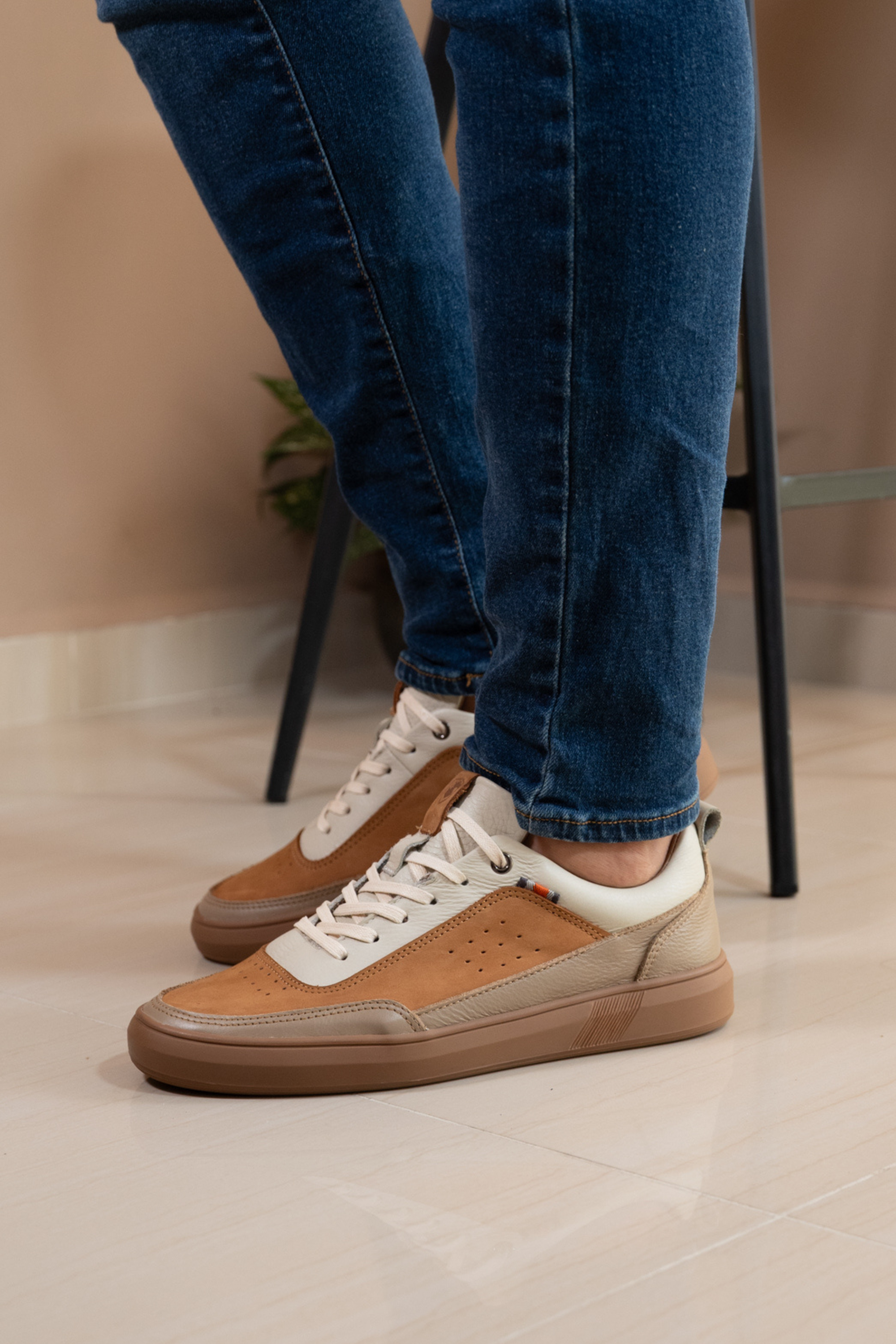 TENIS PARA HOMBRE EN CUERO MIEL REF: RAIN 2142