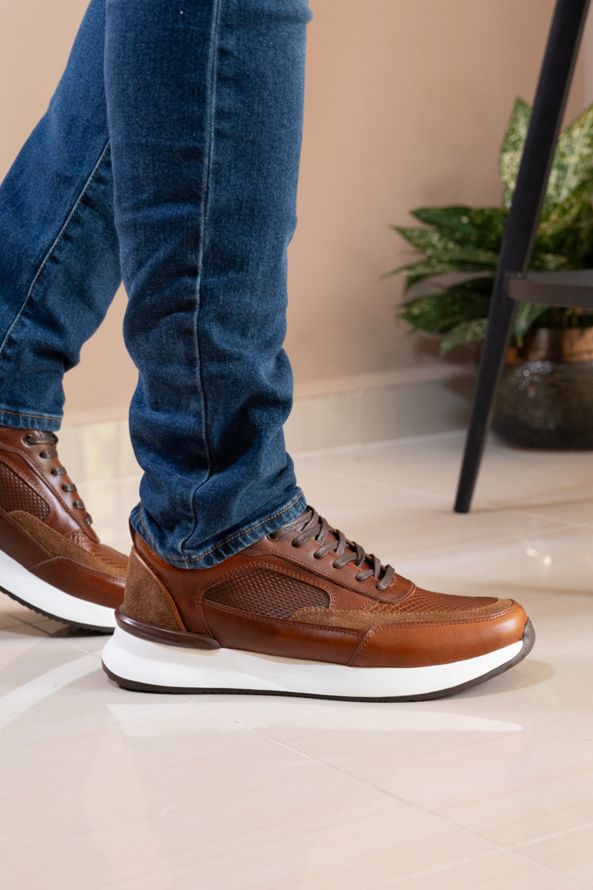 TENIS PARA HOMBRE EN CUERO MIEL  REF: VERONA 3205