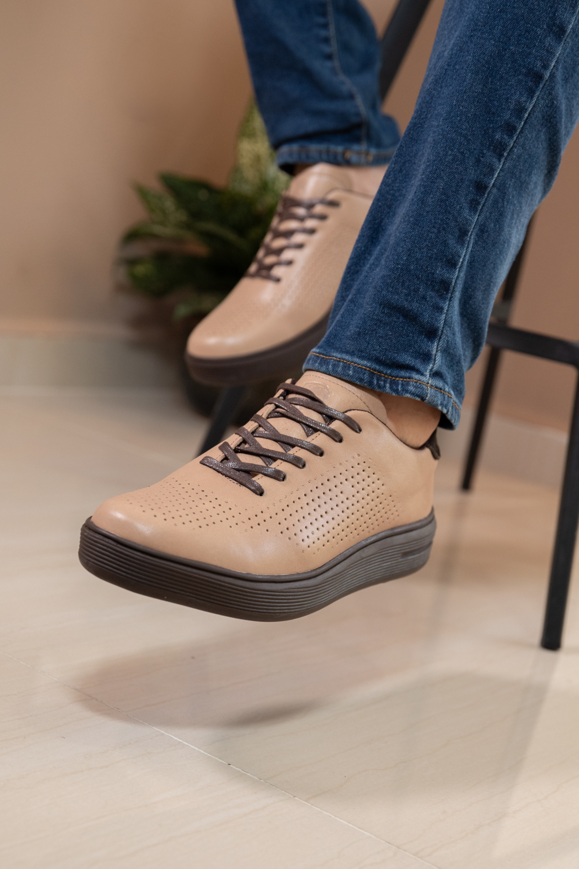TENIS PARA HOMBRE EN CUERO BEIGE REF: LUCCA 3202