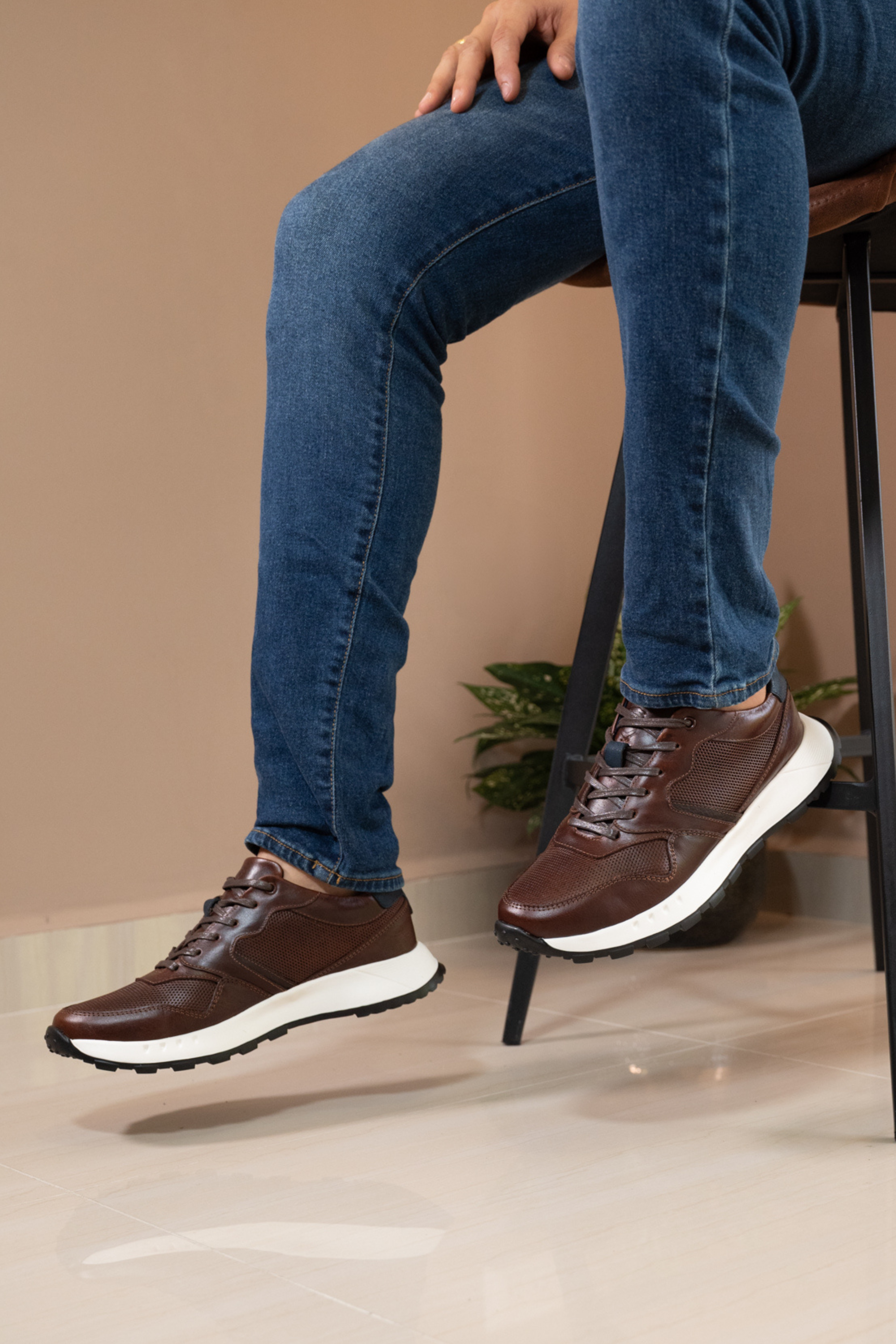 TENIS CUERO CAFÉ PARA HOMBRE REF: 3211 VENECIA