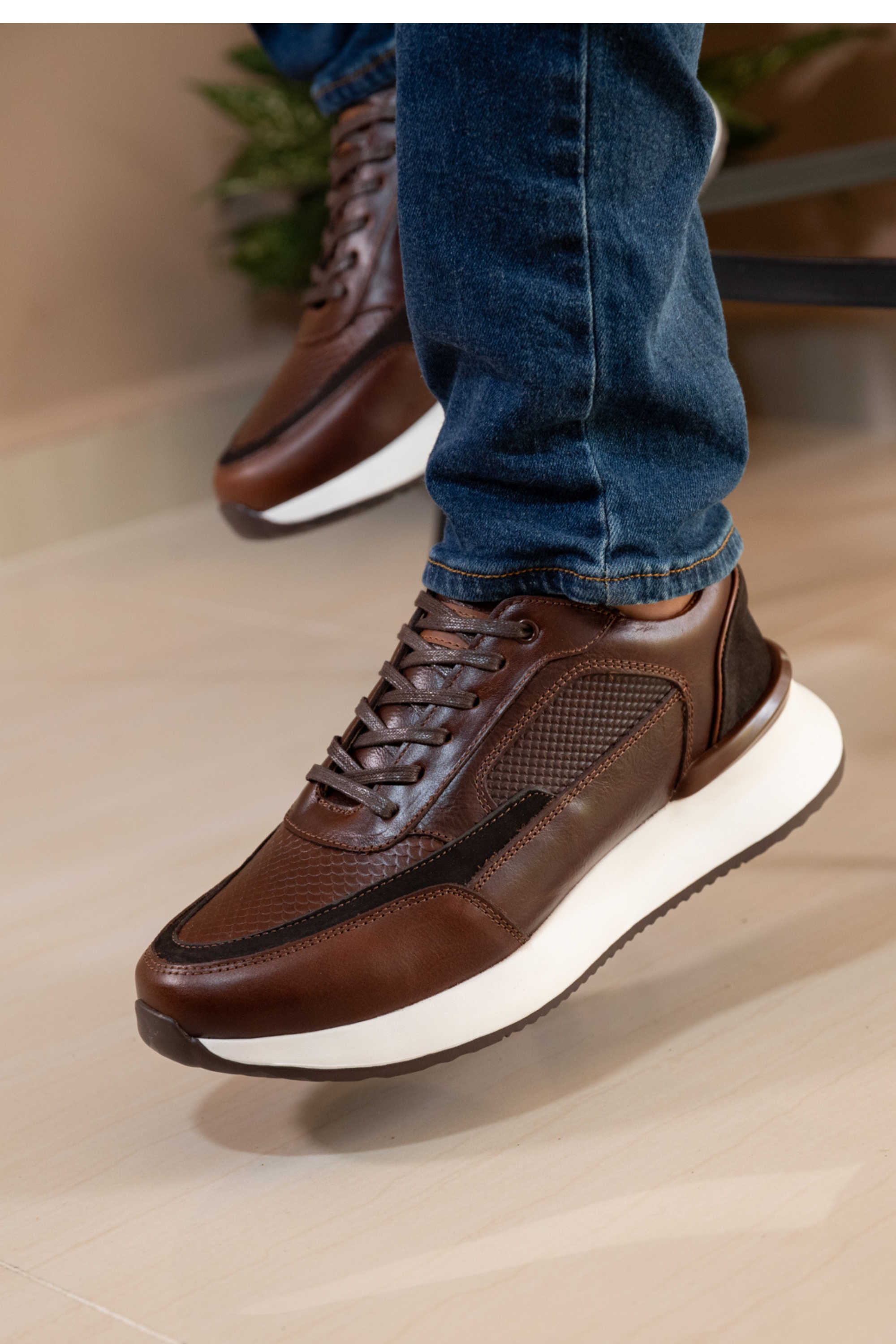 TENIS PARA HOMBRE EN CUERO CAFÉ REF: VERONA 3205