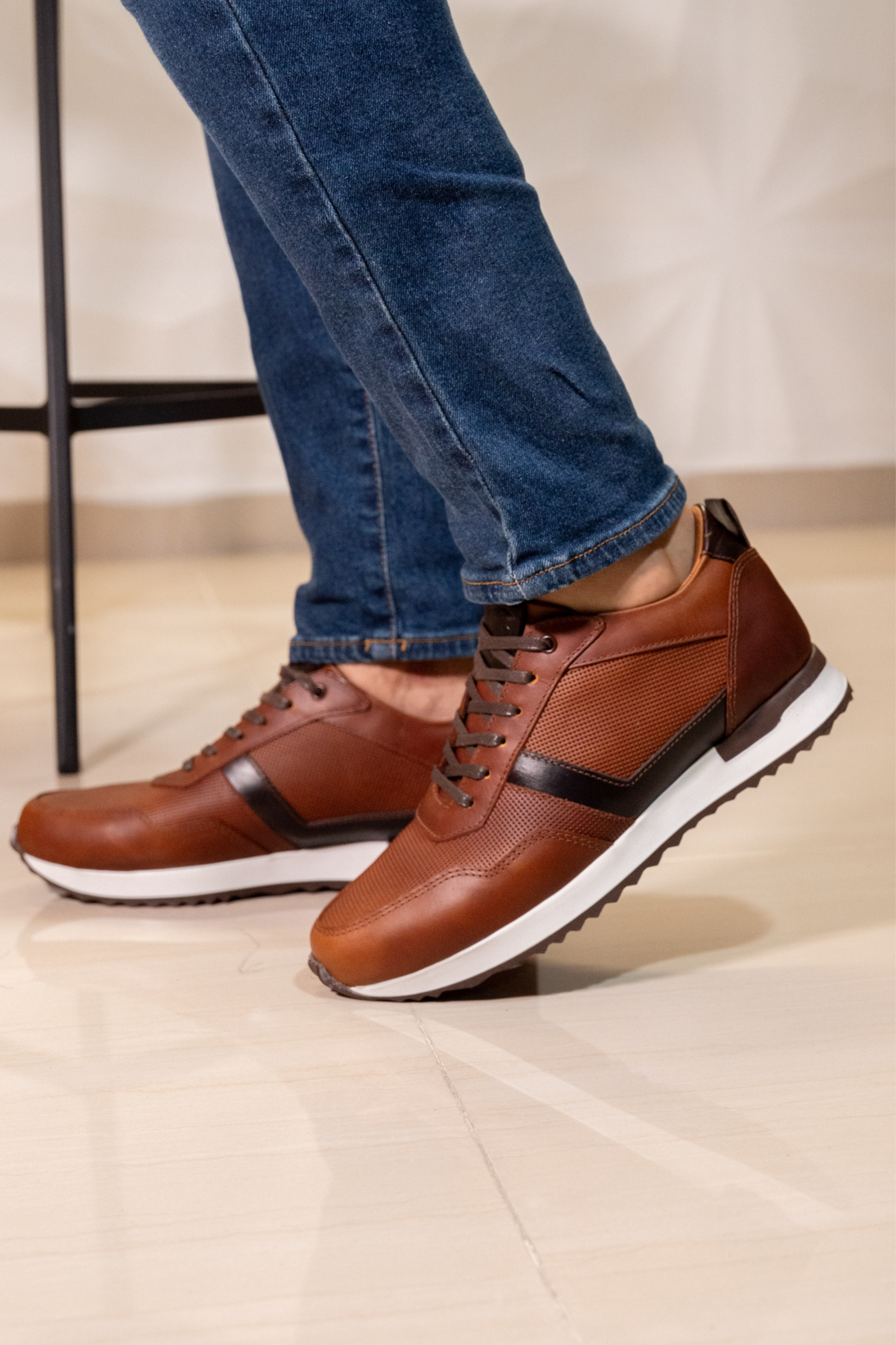 TENIS EN CUERO MIEL PARA HOMBRE REF: NOVARA B44
