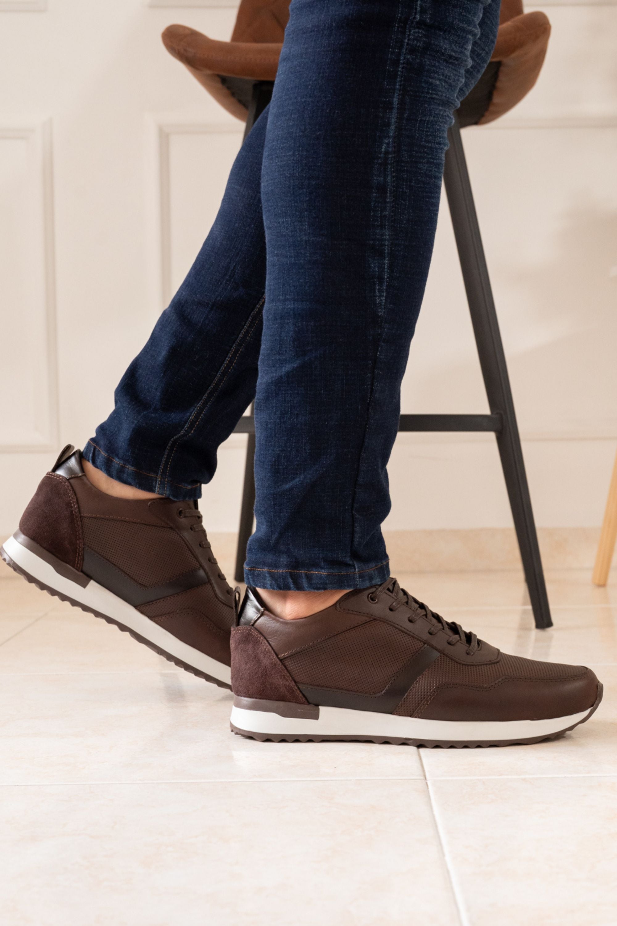TENIS EN CUERO CAFÉ PARA HOMBRE REF: b44 FLOWERS