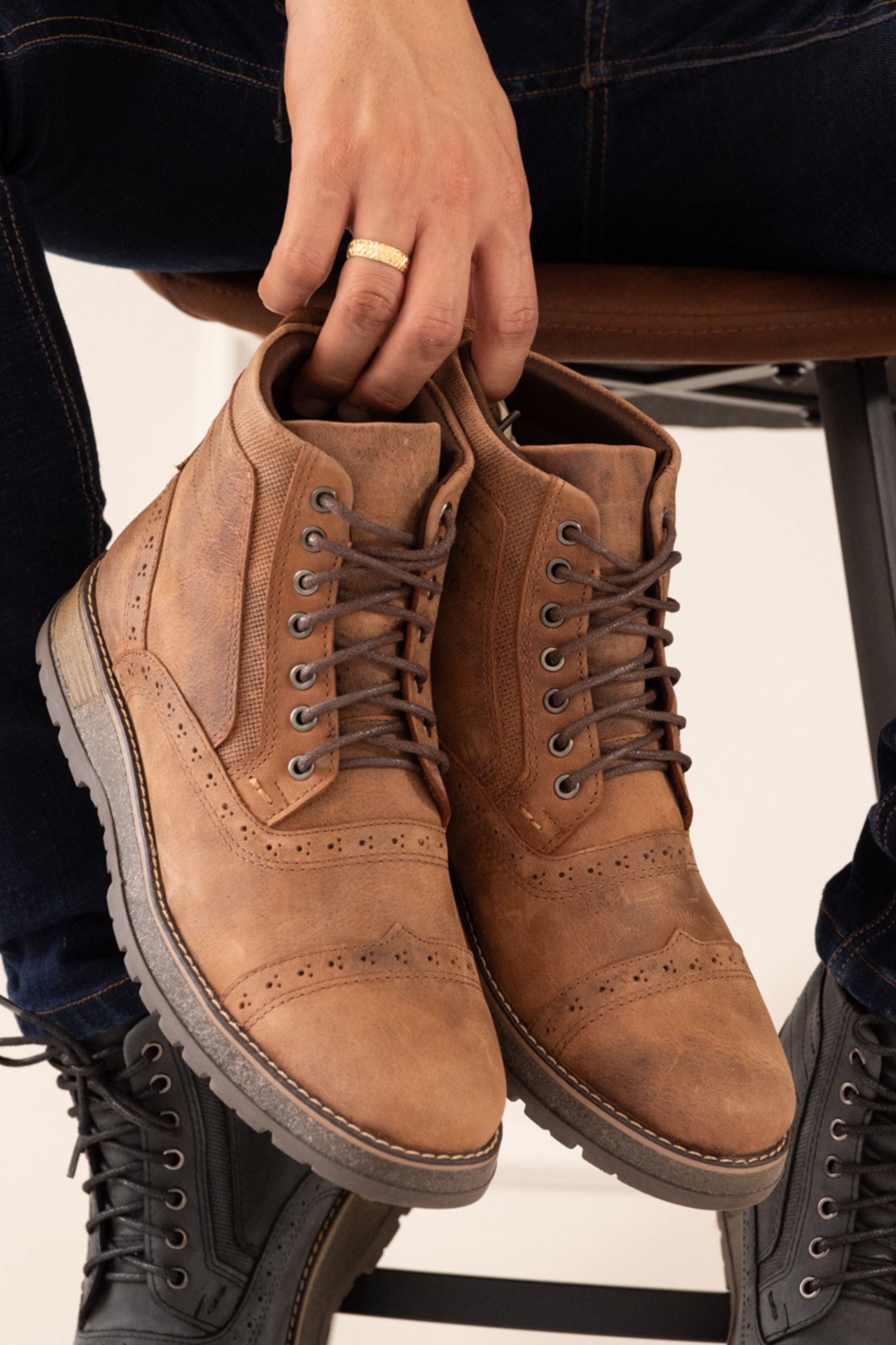 BOTAS DREAMS PARA HOMBRE EN CUERO MIEL REF: TUNJA CREMA