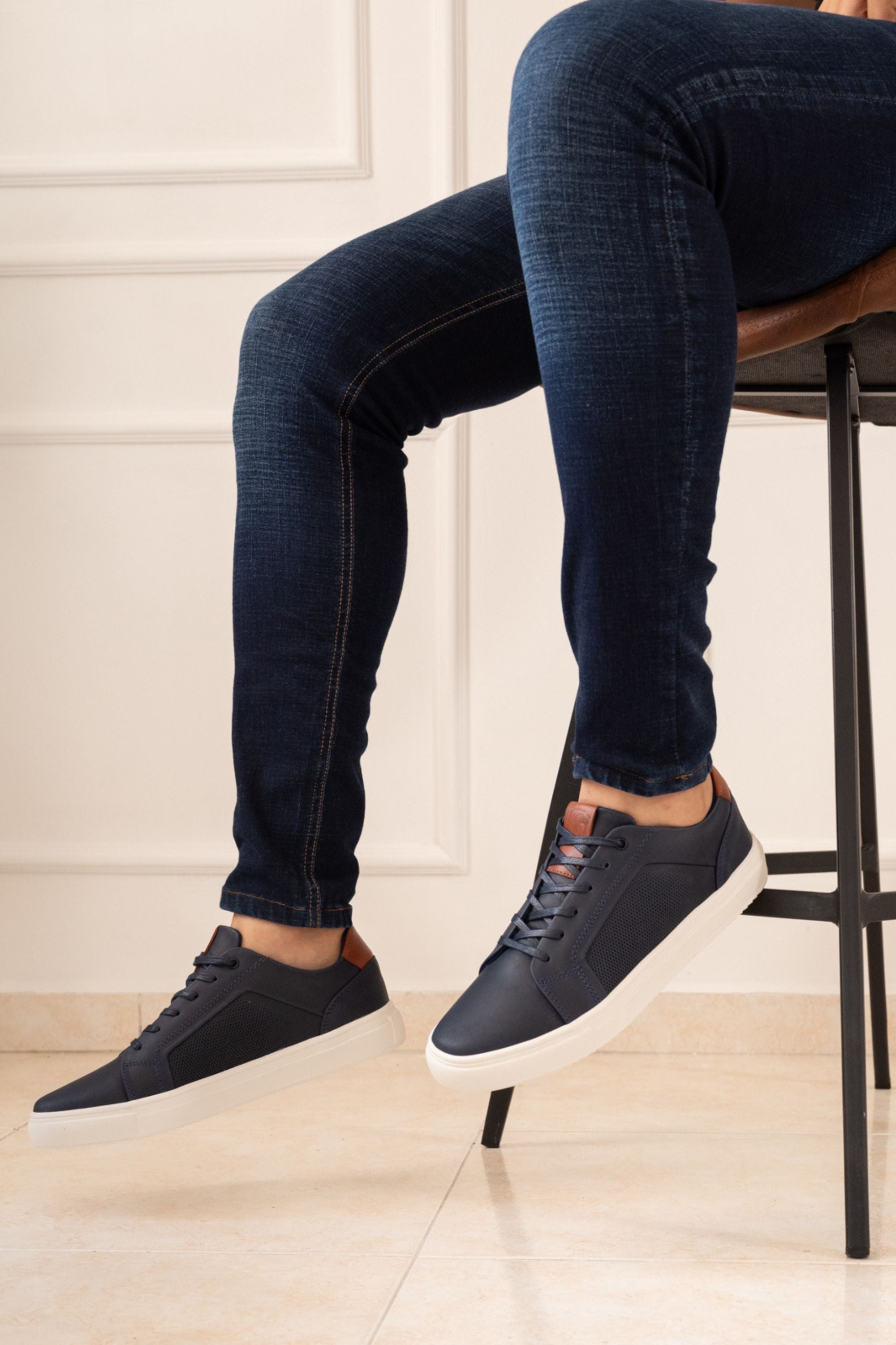 SNEAKERS EN CUERO AZUL PARA HOMBRE REF: 577 BYUL