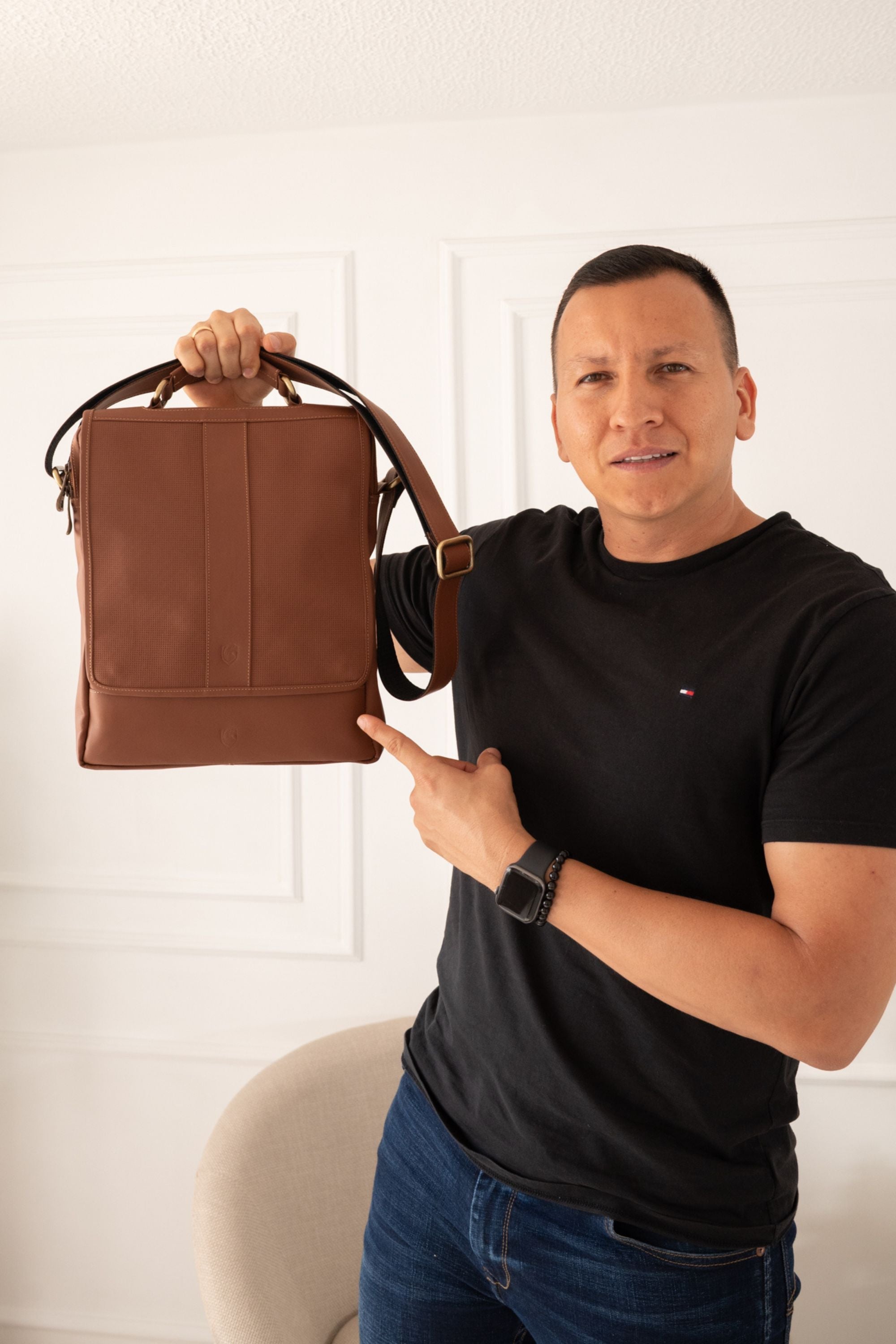 CARRIEL KEN EN CUERO NEGRO PARA HOMBRE