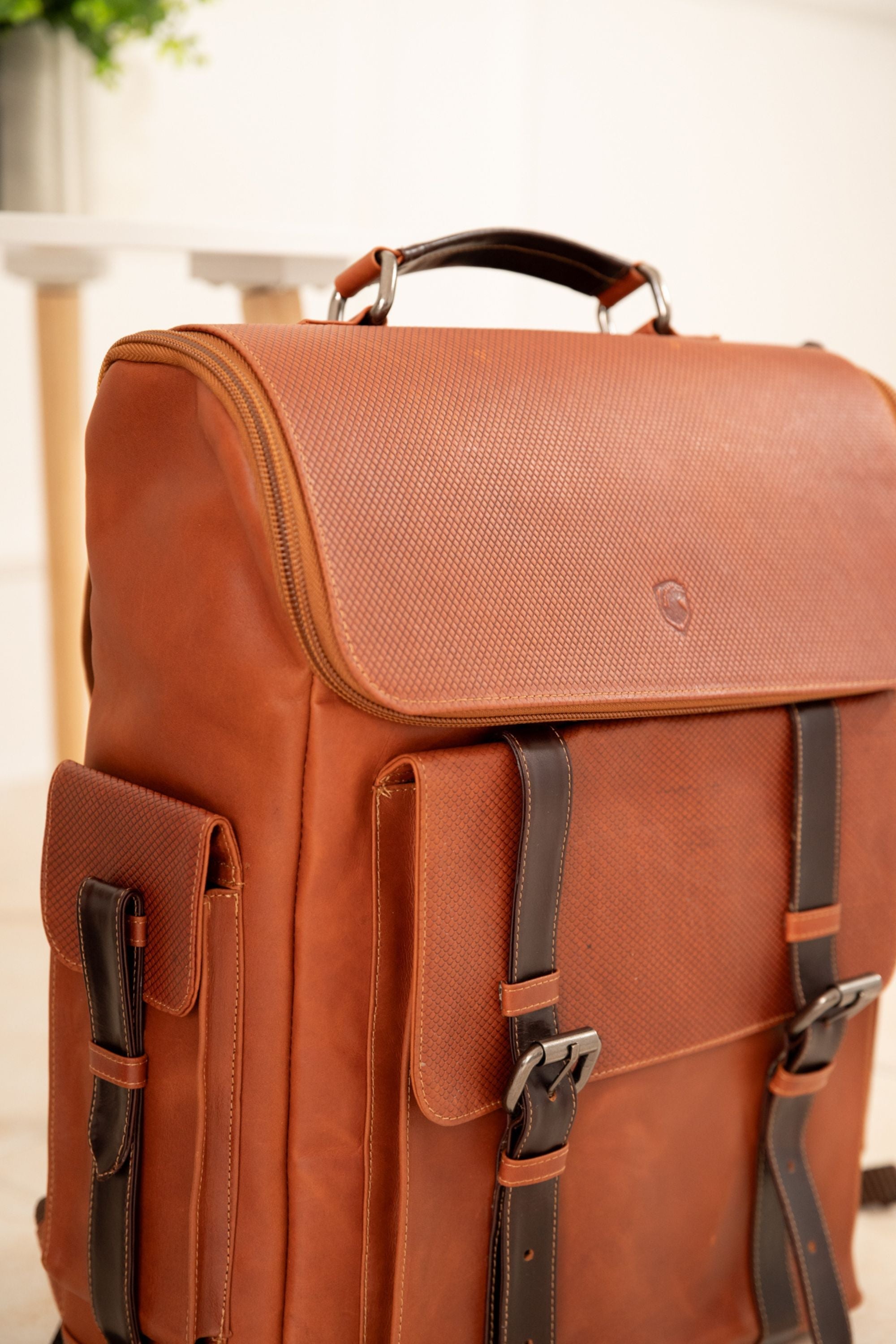 WOLF MULTIFUNCTIONAL BACKPACK IN HONEY LEATHER FOR MEN | LUXERO