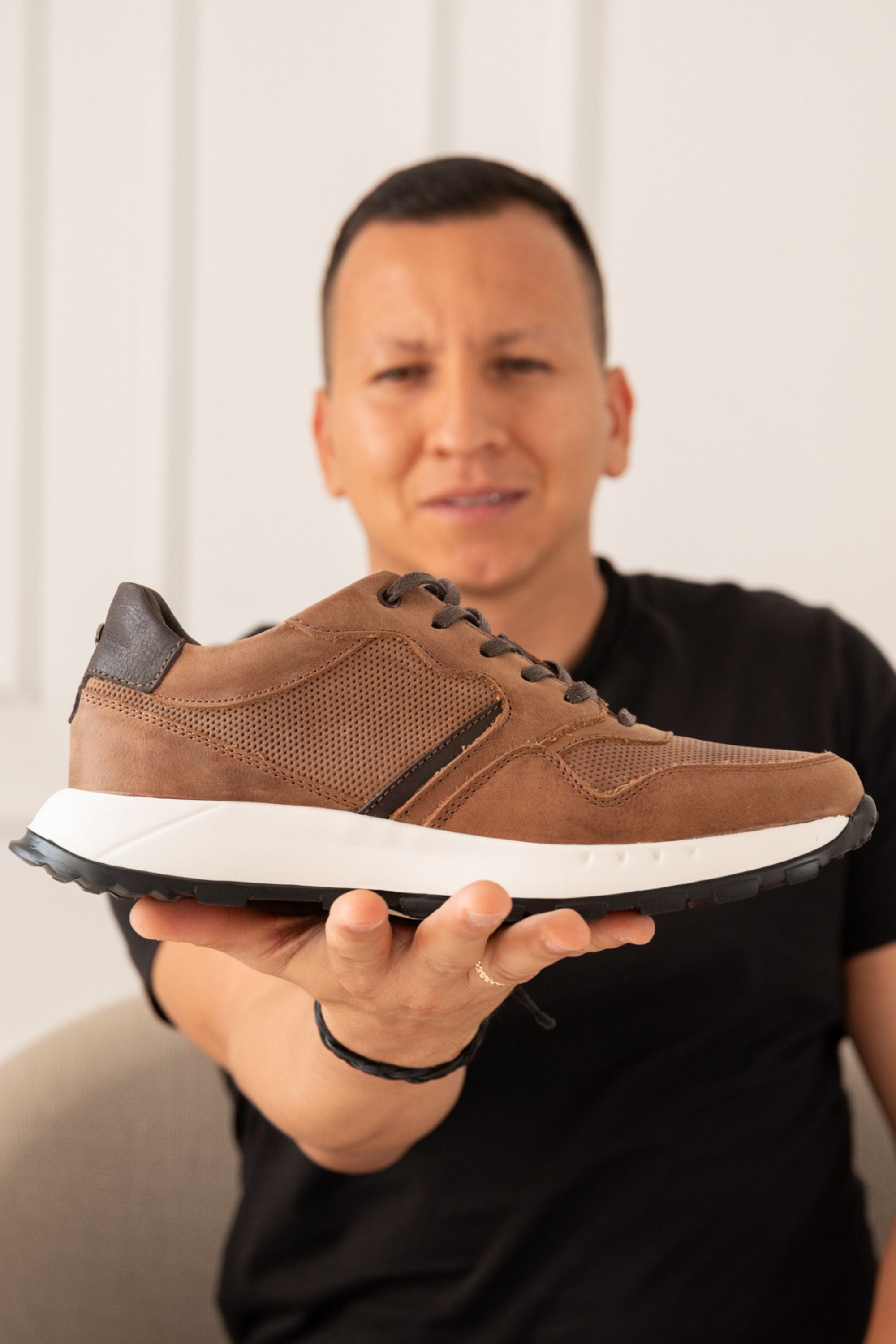 TENIS EN CUERO CREMA PARA HOMBRE REF: 3211 VENECIA