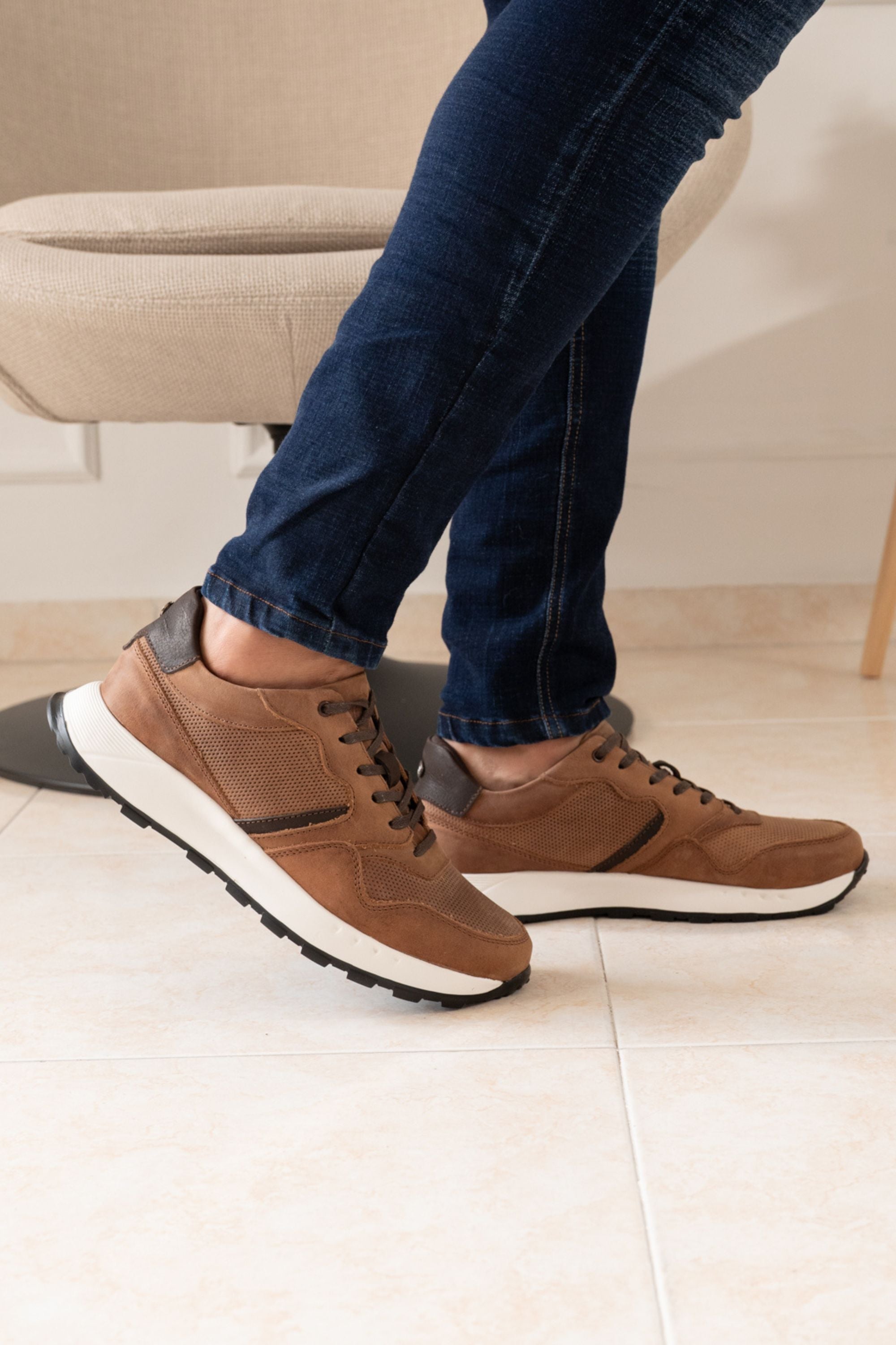 TENIS EN CUERO CREMA PARA HOMBRE REF: 3211 VENECIA