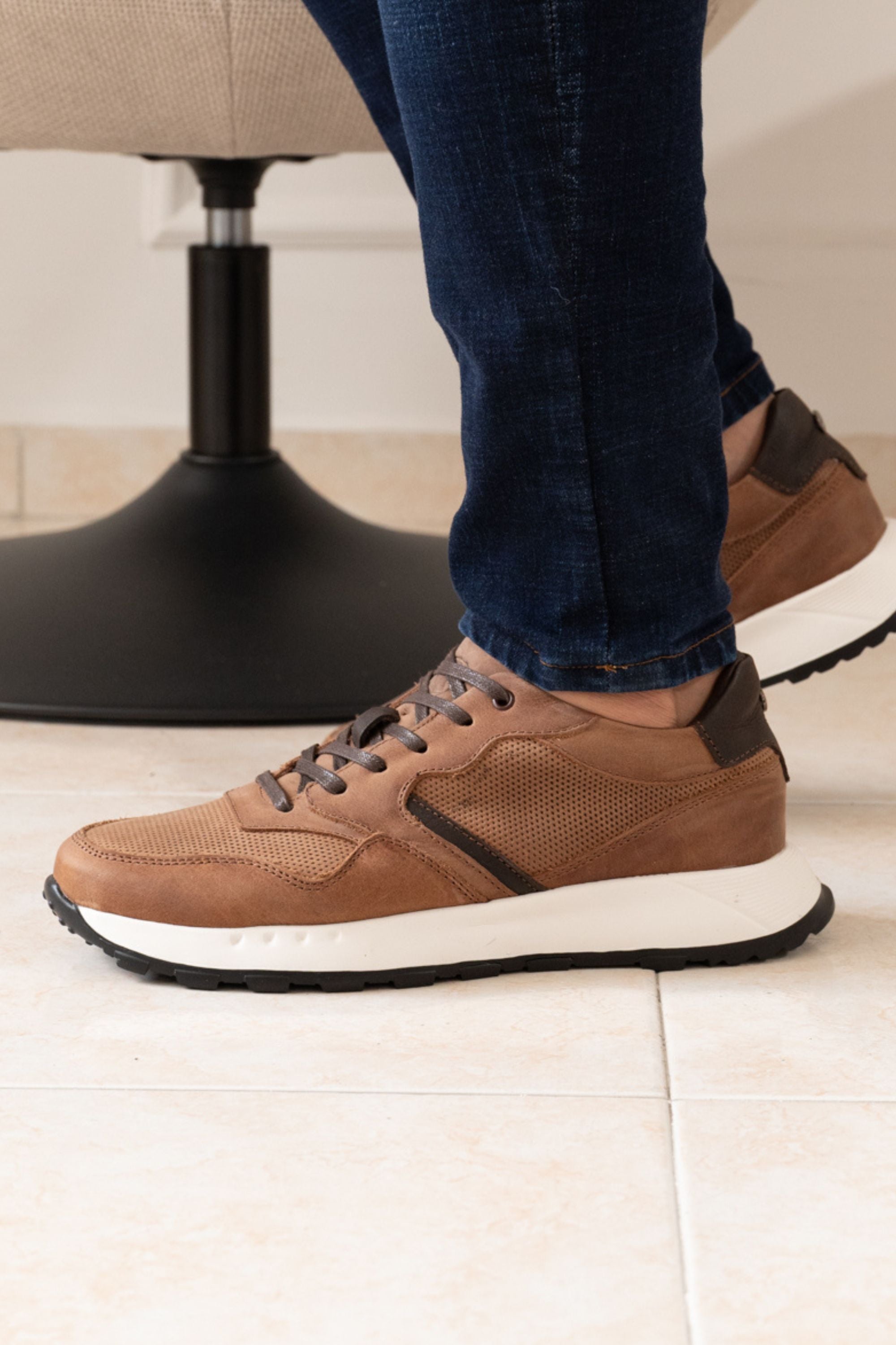 TENIS EN CUERO CREMA PARA HOMBRE REF: 3211 VENECIA