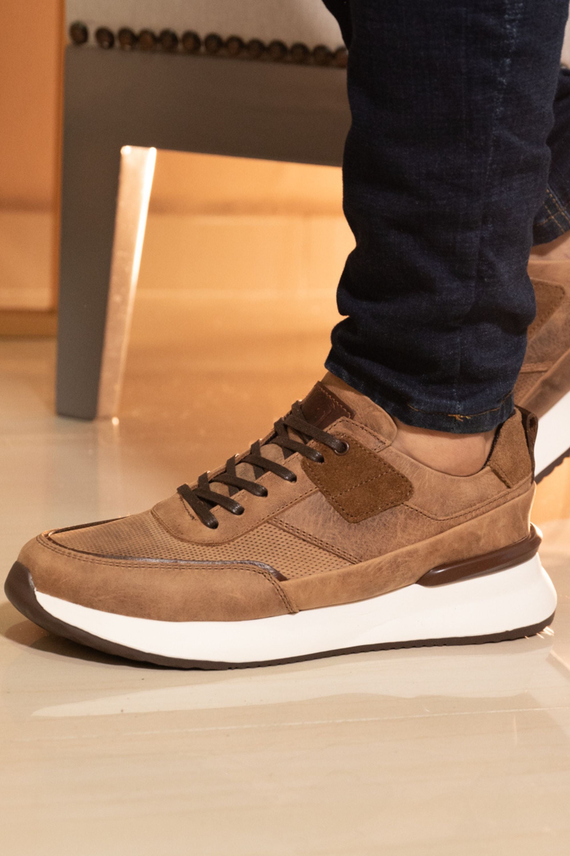 TENIS EN CUERO CREMA PARA HOMBRE REF: PISA CR 8