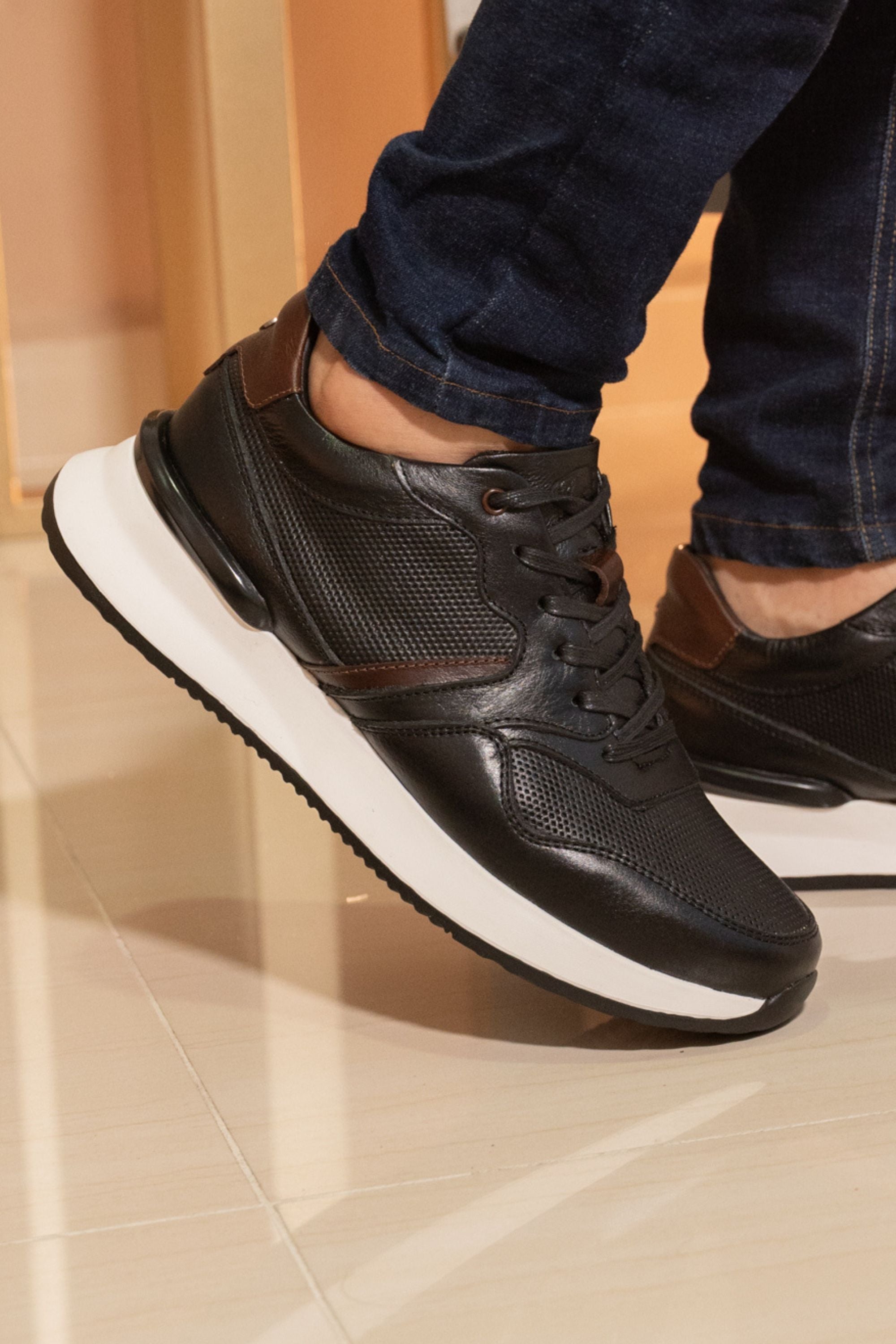 TENIS CUERO NEGRO PARA HOMBRE REF: 3211 VENECIA