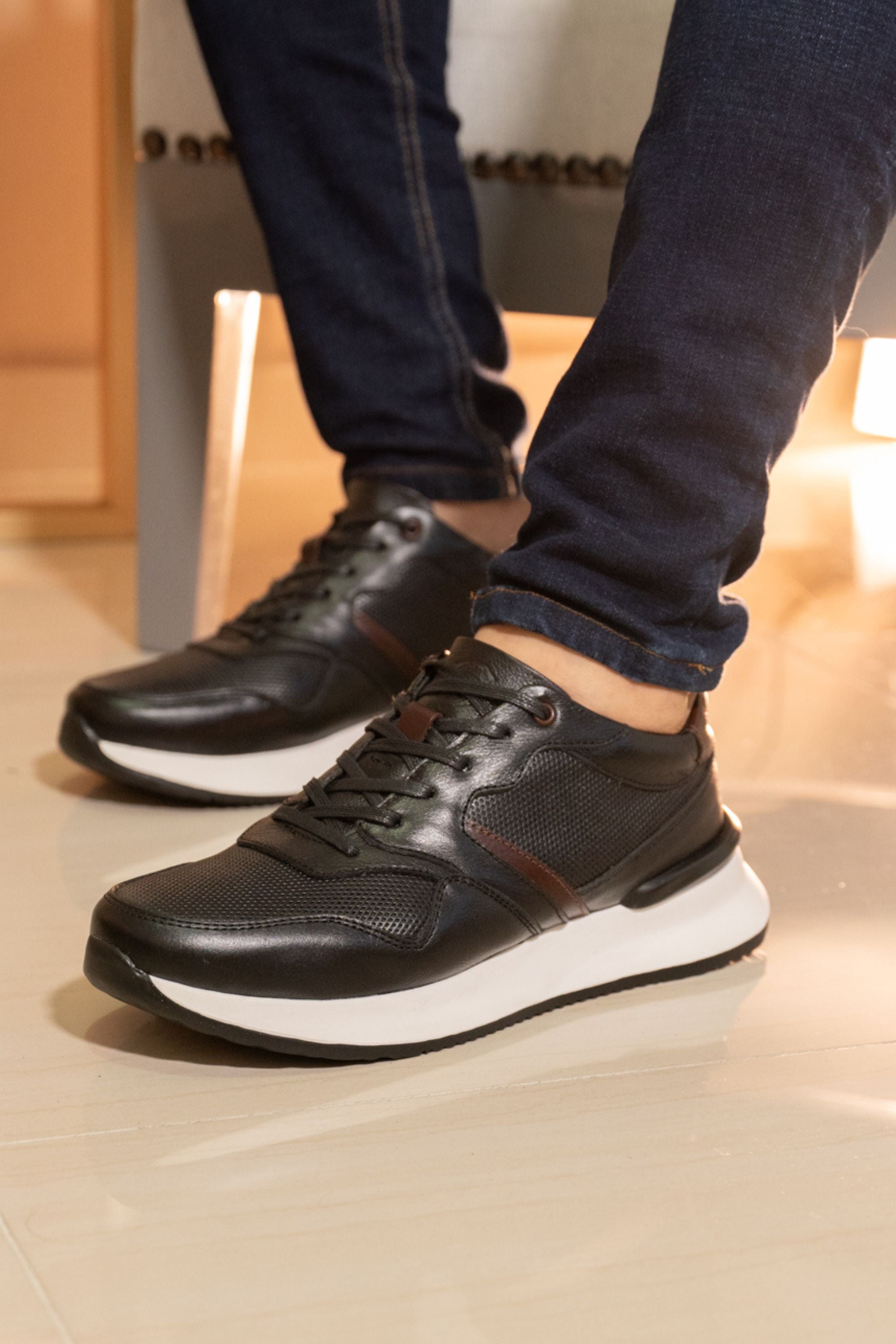TENIS CUERO NEGRO PARA HOMBRE REF: 3211 VENECIA