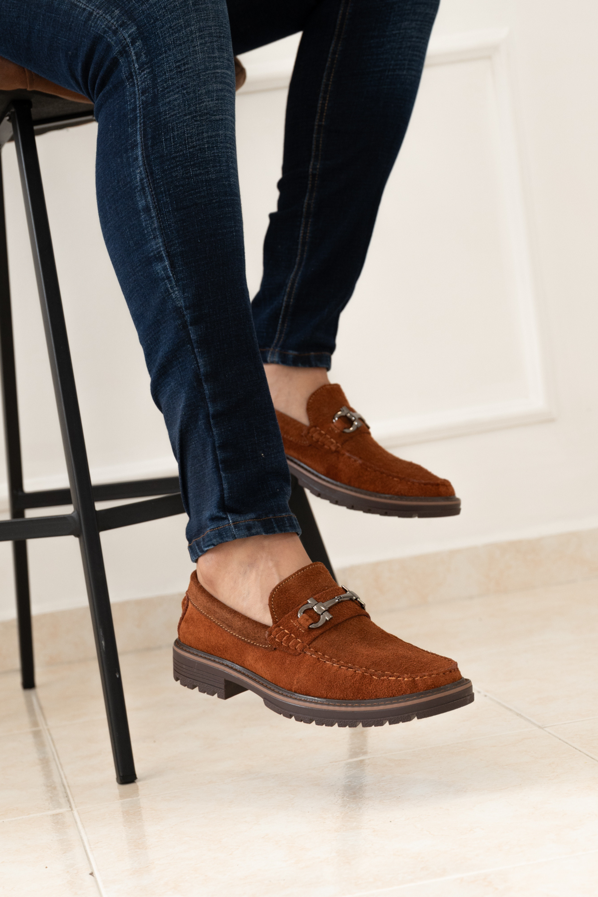 MEN’S TIAGO LOAFER IN HONEY SUEDE WITH RED LINING | REF: 663