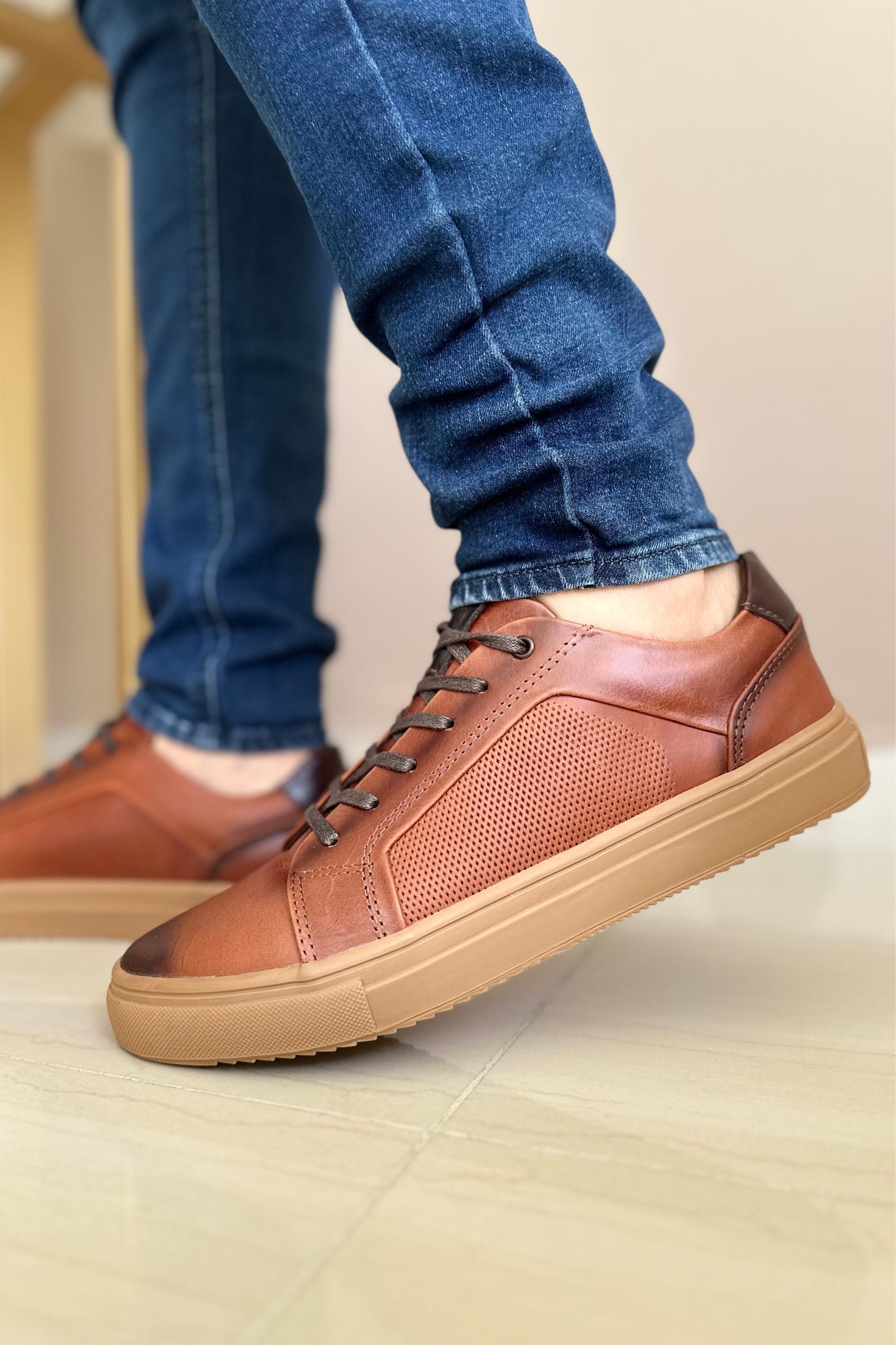 SNEAKERS EN CUERO CONAC PARA HOMBRE REF: 577 BYUL