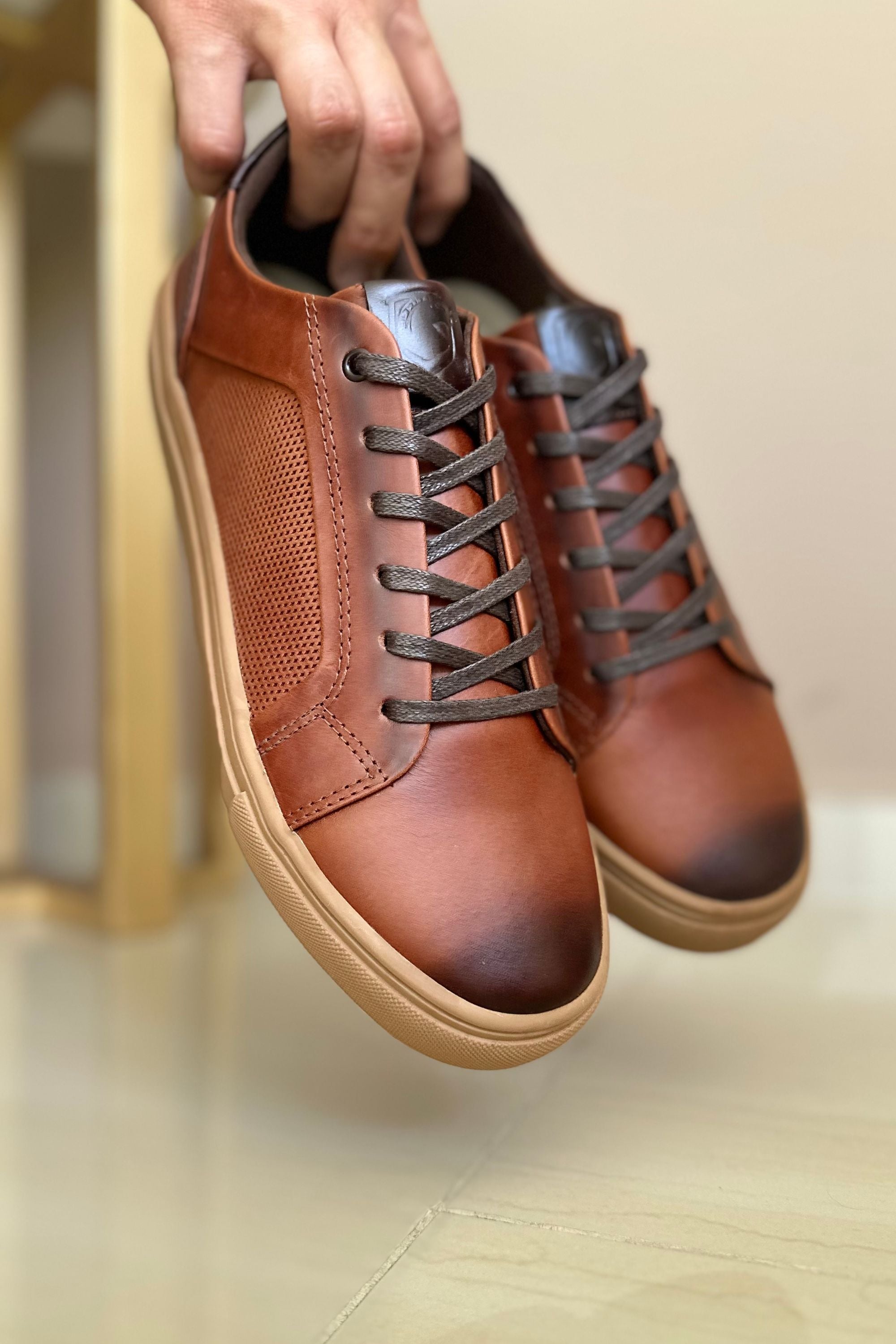 SNEAKERS EN CUERO CONAC PARA HOMBRE REF: 577 BYUL