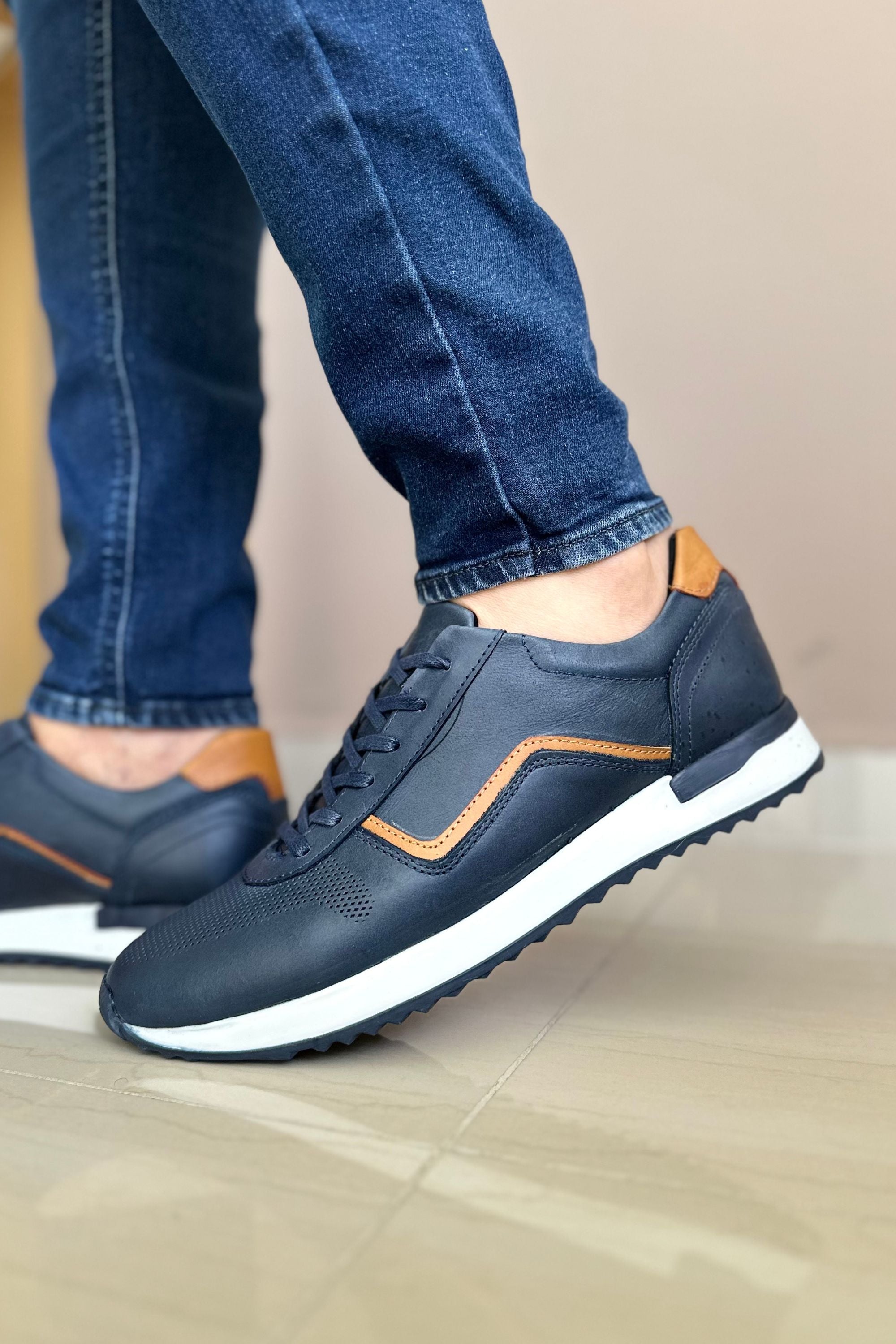 TENIS PARA HOMBRE EN CUERO AZUL REF: LECCE 3020