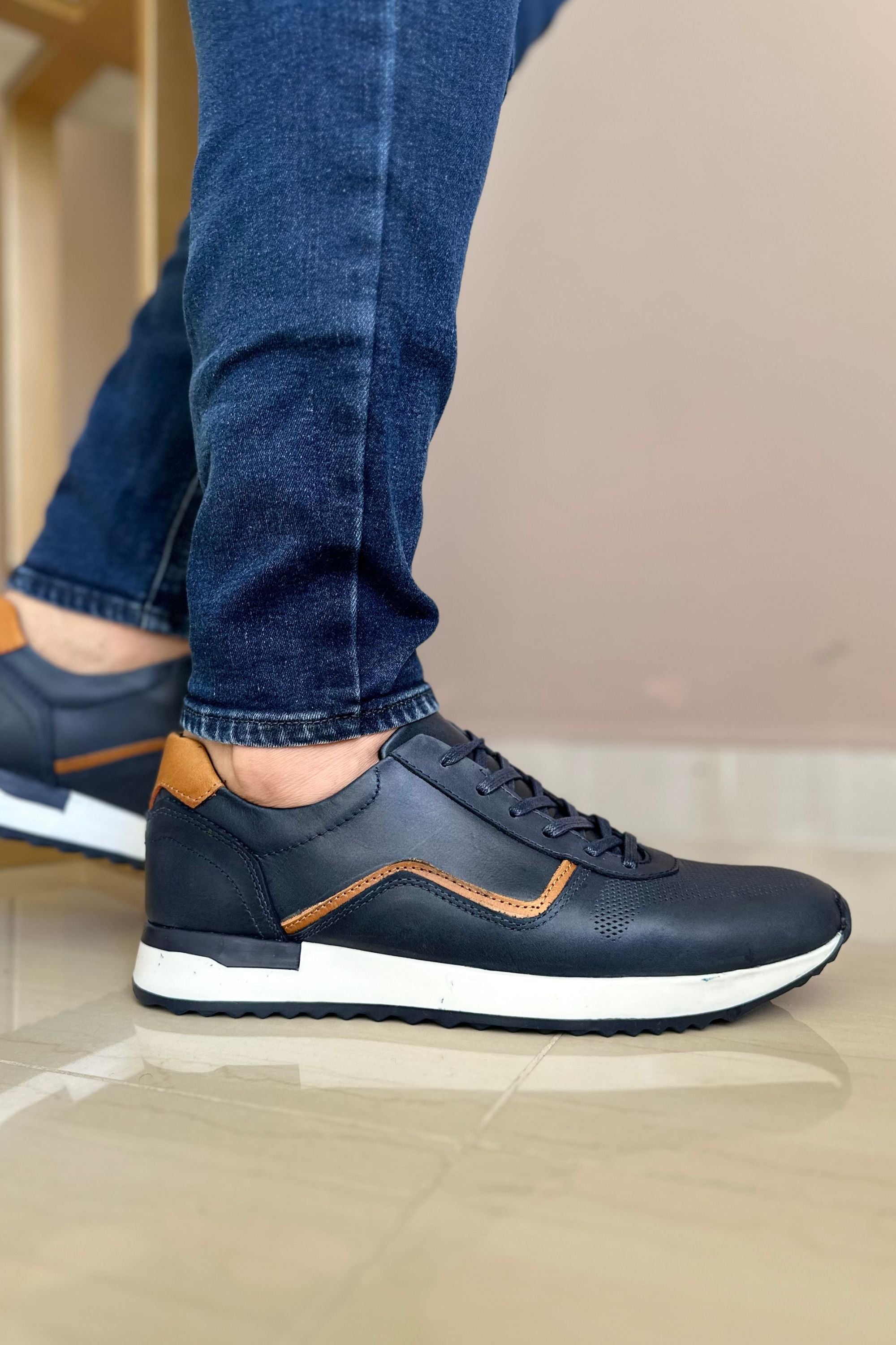 TENIS PARA HOMBRE EN CUERO AZUL REF: LECCE 3020