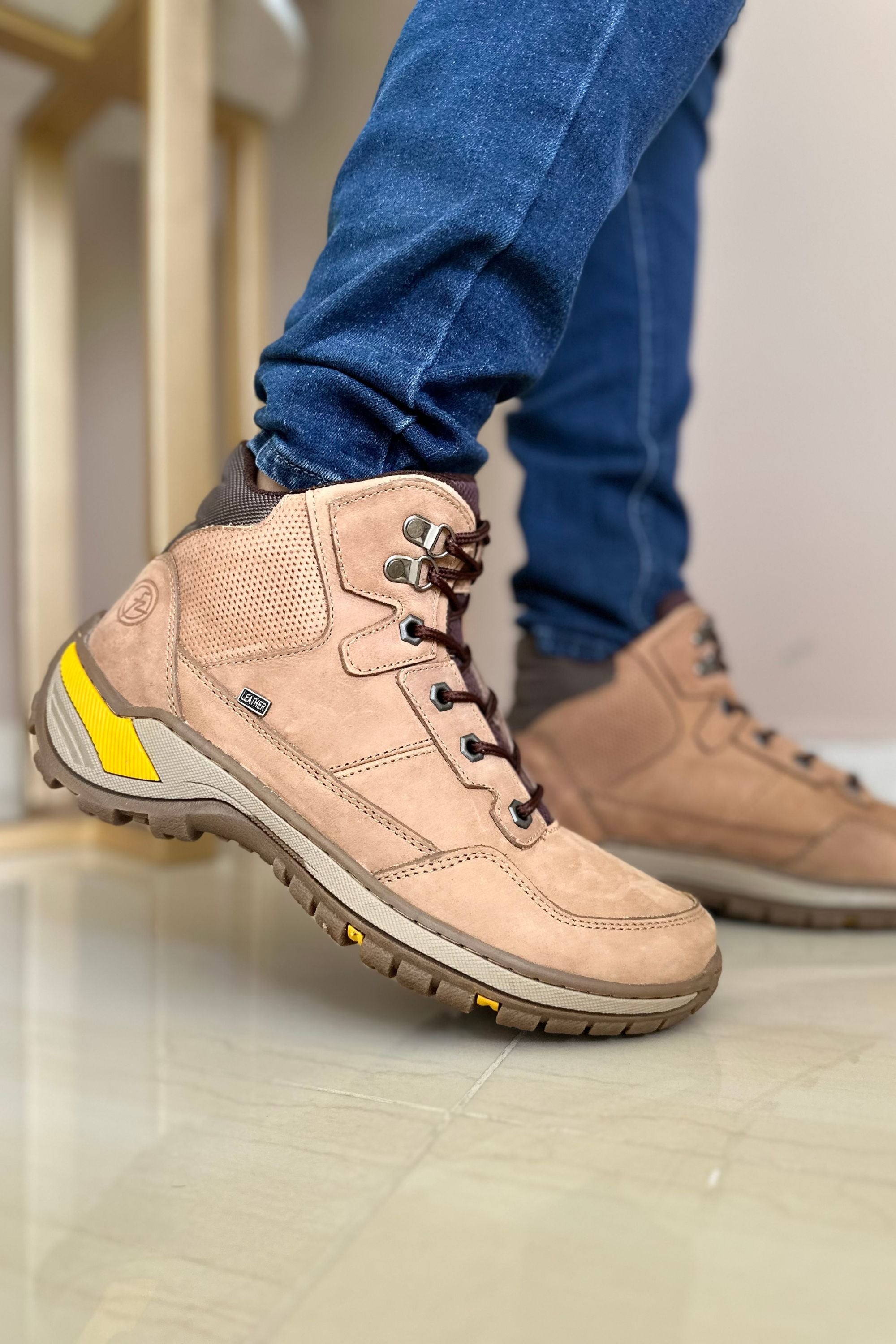 BOTA PARA HOMBRE EN CUERO CREMA REF: BOLZANO 3280