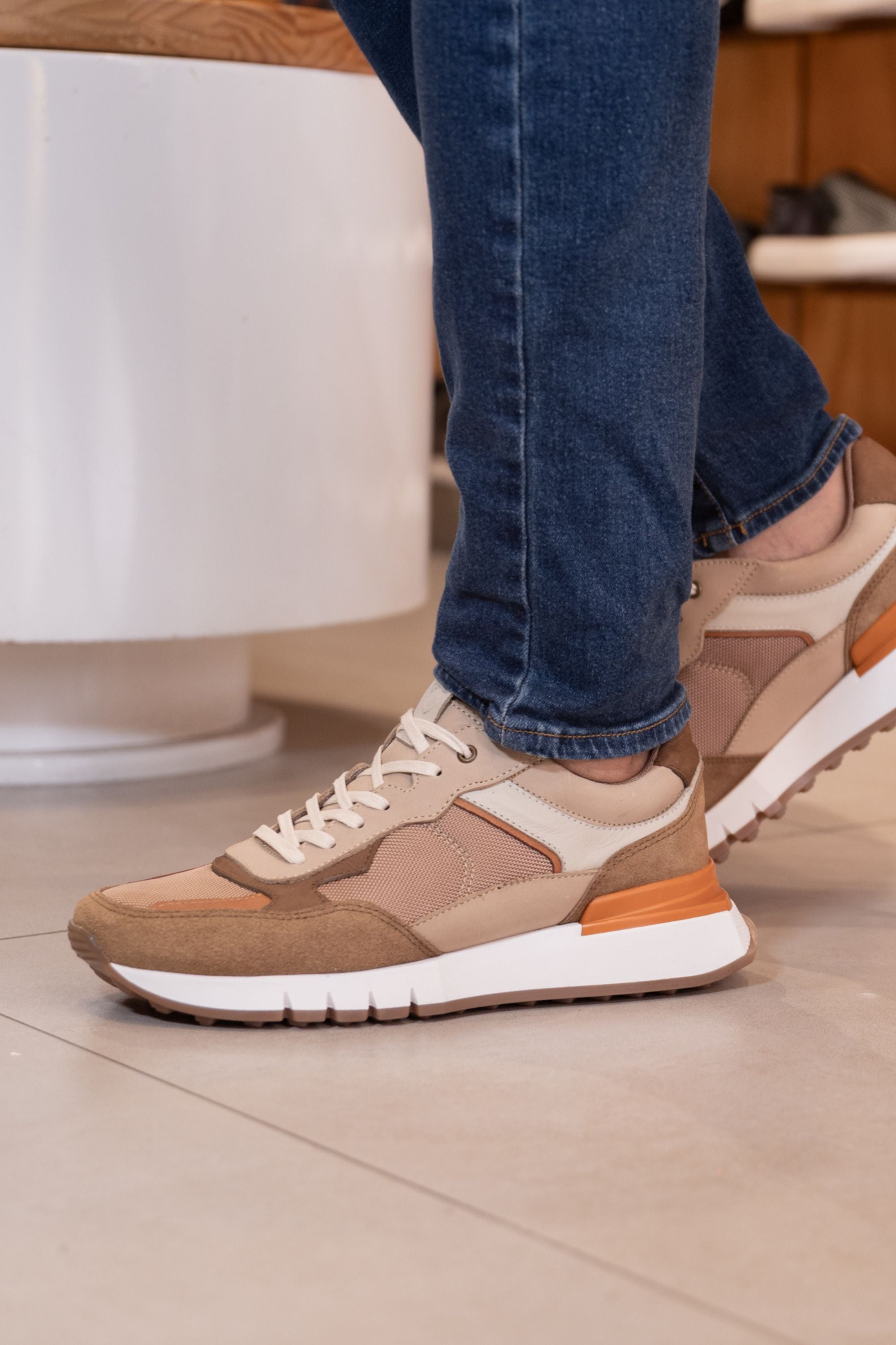 TENIS PARA HOMBRE EN CUERO ARENA  REF: ROMA 2123
