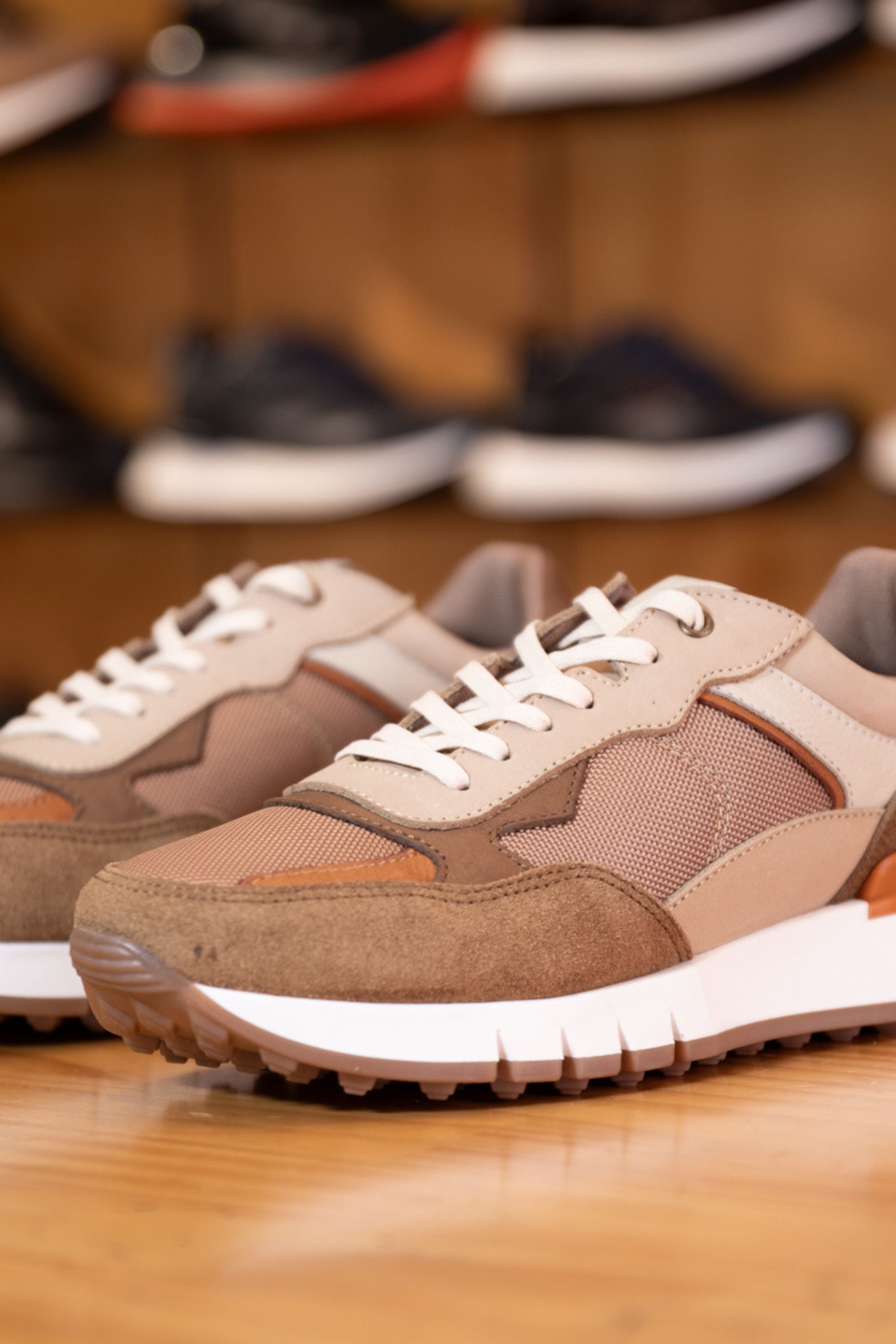 TENIS PARA HOMBRE EN CUERO ARENA  REF: ROMA 2123