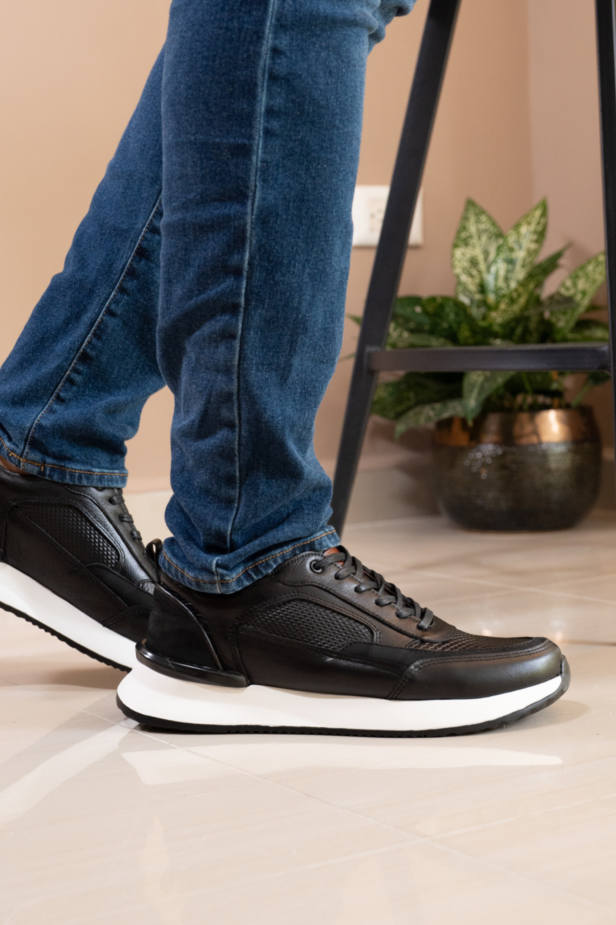 TENIS PARA HOMBRE EN CUERO NEGRO  REF: VERONA 3205