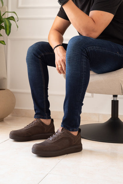 TENIS EN CUERO CAFÉ PARA HOMBRE REF: 3134 JUNG