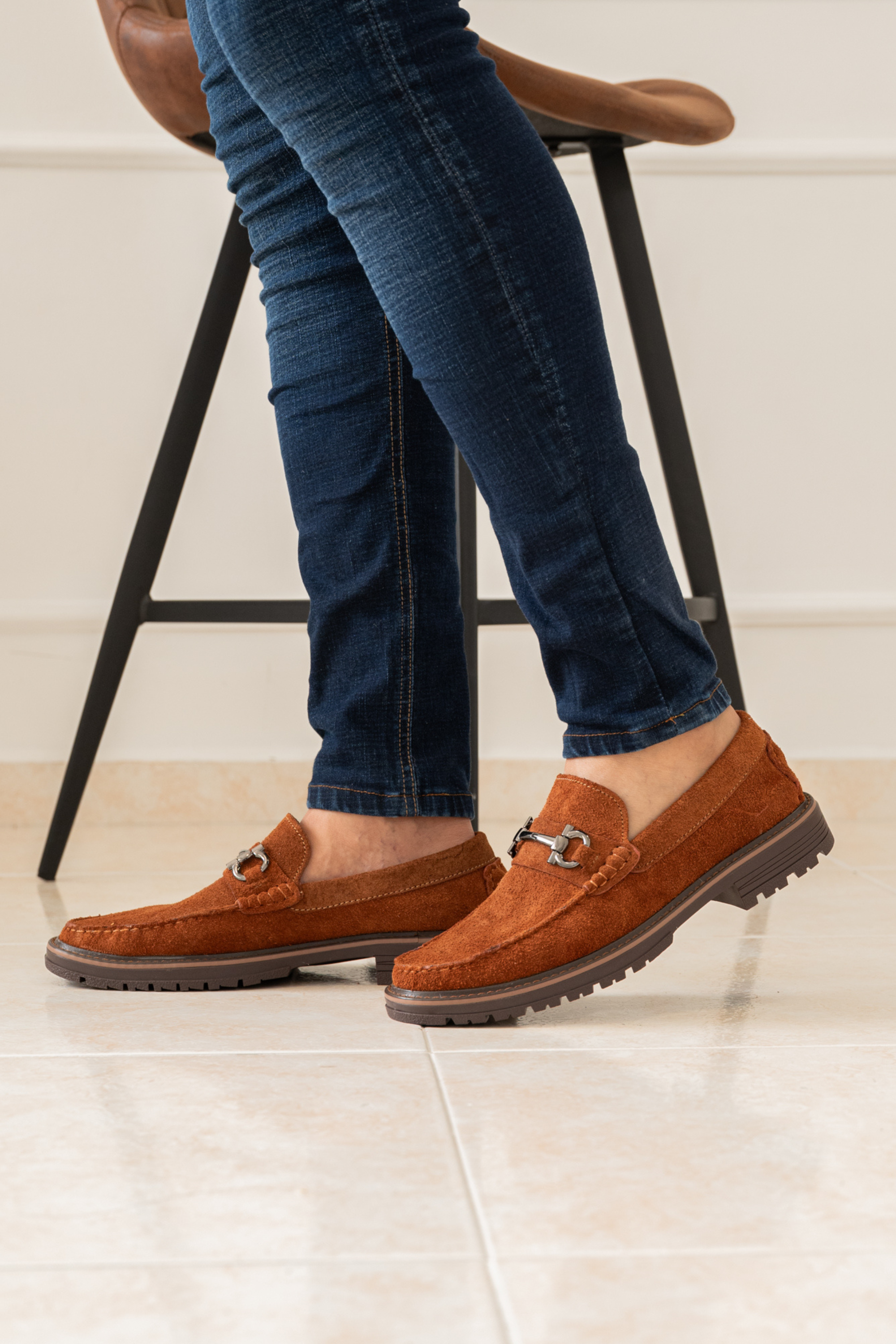 MEN’S TIAGO LOAFER IN HONEY SUEDE WITH RED LINING | REF: 663
