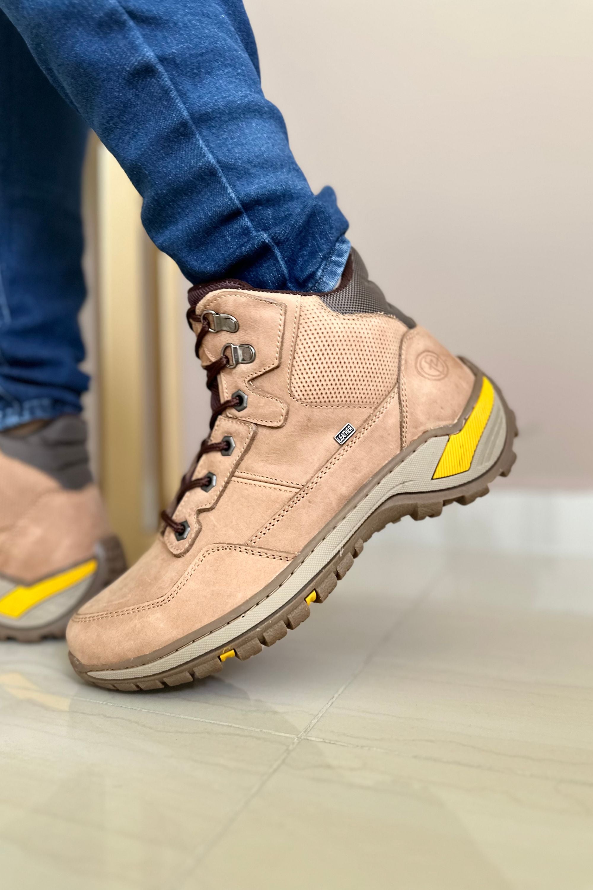 BOTA PARA HOMBRE EN CUERO CREMA REF: BOLZANO 3280