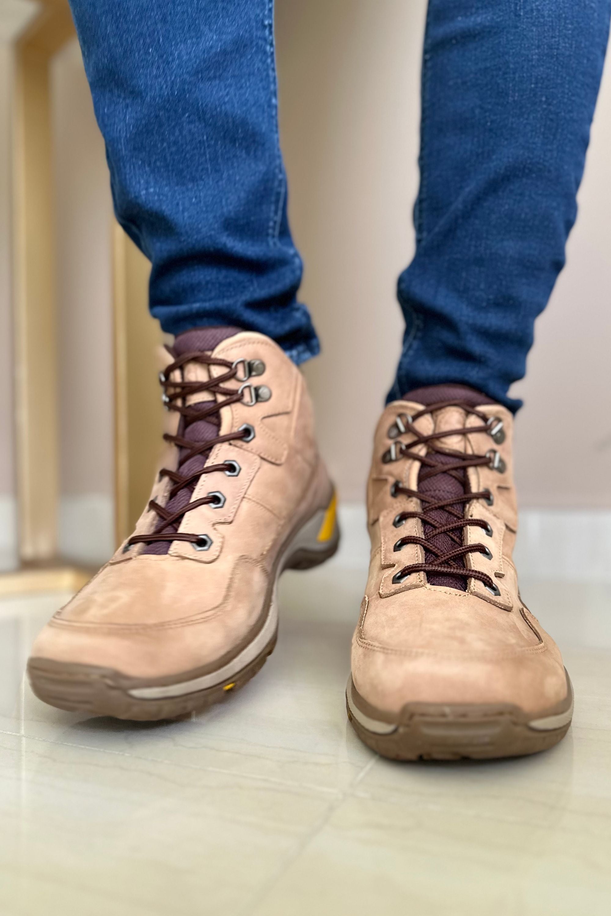 BOTA PARA HOMBRE EN CUERO CREMA REF: BOLZANO 3280