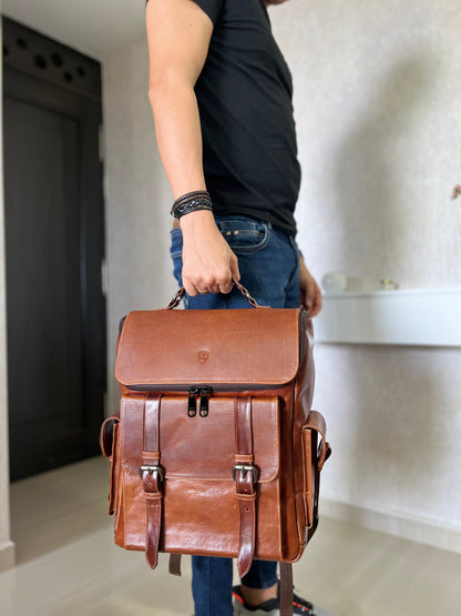 ADRIAN MULTIFUNCTIONAL BACKPACK IN HONEY LEATHER FOR MEN | LUXERO