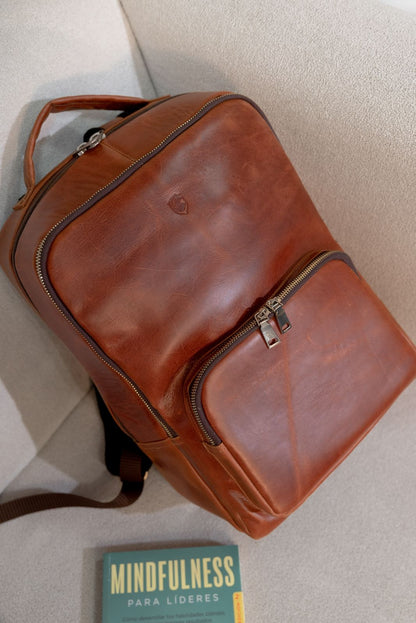 WALLACE MULTIFUNCTIONAL BACKPACK IN HONEY LEATHER | LUXERO